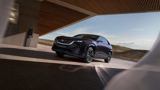 Weltpremiere für den brandneuen Crossover Mazda CX-6e:  Die kunstvolle Art elektrischen Fahrens